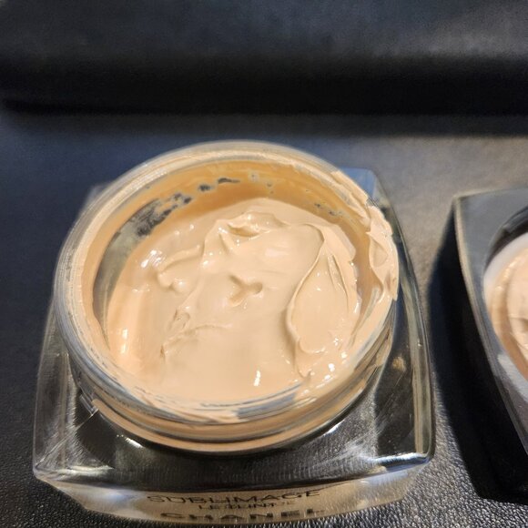 CHANEL Sublimage Le Teint Ultimate Radiance Foundation 01 Beige - Picture 4 of 5